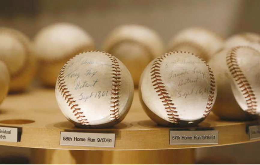 Roger Maris scores during the 1967 - Baseball In Pics